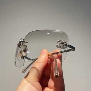 🤍 𝑪𝑯𝑨𝑵𝑬𝑳 Vintage Sunglasses. Crystal cc’s.